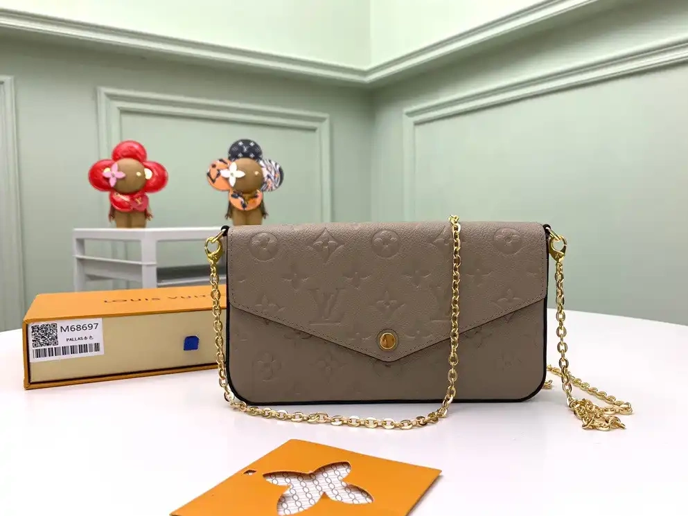 VUITTON POCHETTE FÉLICIE LOUIS 0706